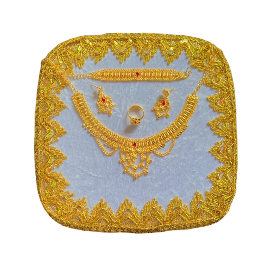 l’ensemble de bijoux